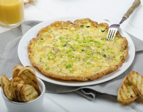 סלטים ומנות ראשונות - Omelette with zucchini and mozzarella cheese, scallions